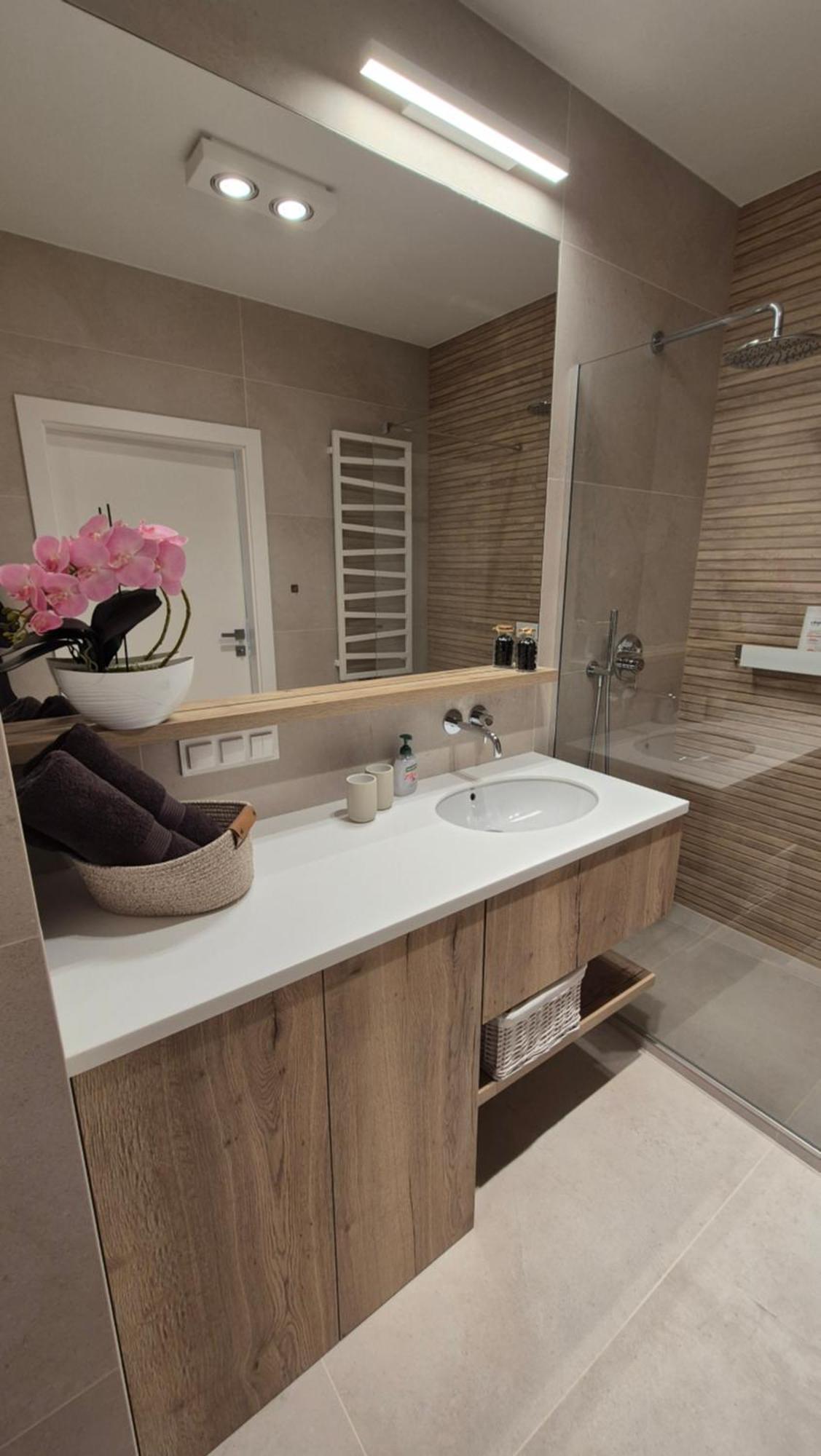 Luxurious Cinnamon Apartment, Self Check-in 24h, Parking, Air-conditioning Apartment *