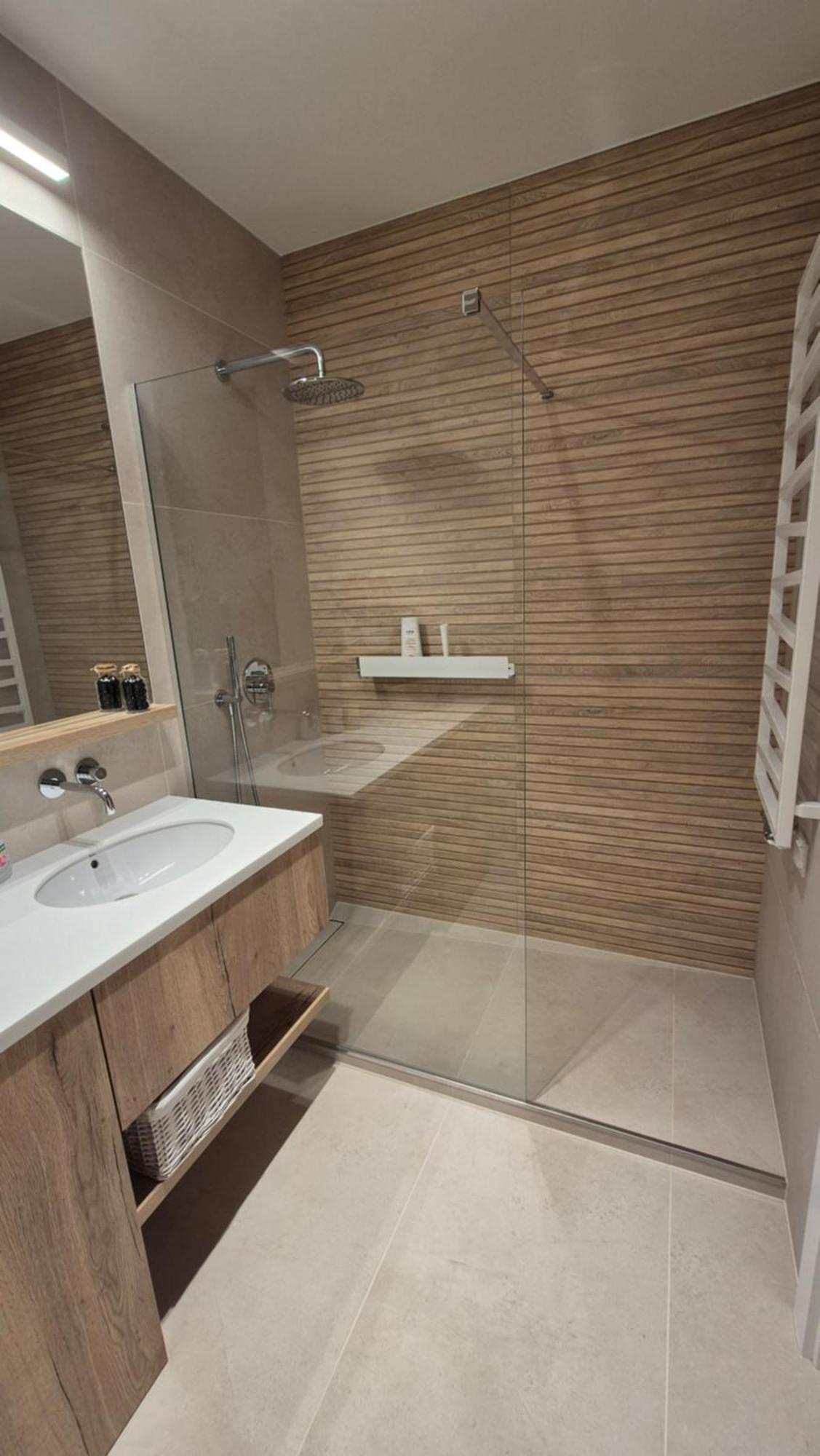 Luxurious Cinnamon Apartment, Self Check-in 24h, Parking, Air-conditioning Apartment Poznan