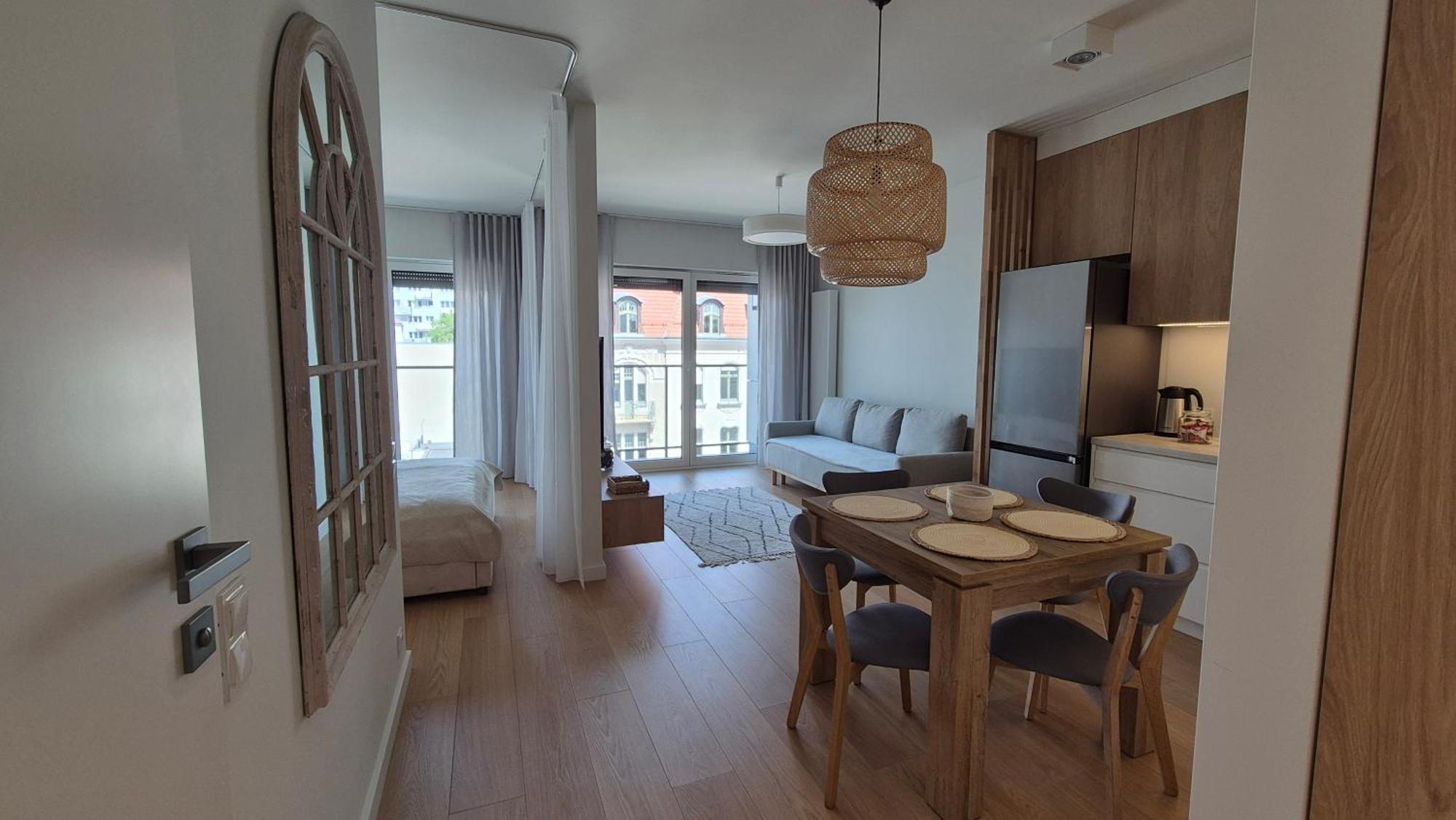 Luxurious Cinnamon Apartment, Self Check-in 24h, Parking, Air-conditioning Apartment *