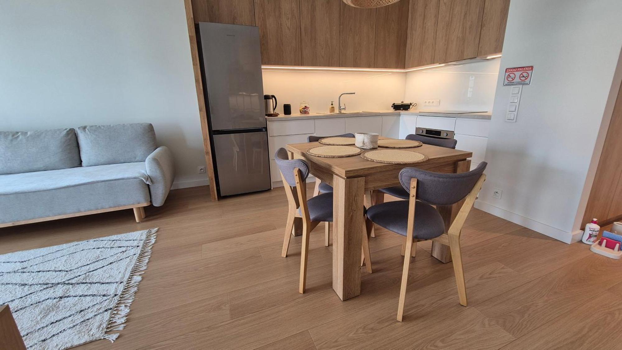Luxurious Cinnamon Apartment, Self Check-in 24h, Parking, Air-conditioning Apartment Poznan